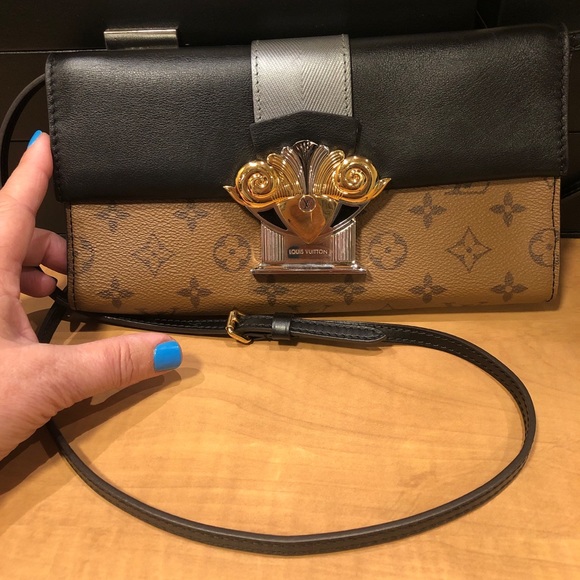 NO FAKES 💯% authentic items - Picture 11 of 15